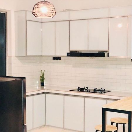 Villa Pool Kepala Batas Kampong Hilir  Kültér fotó