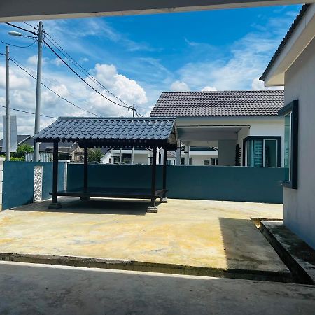 Villa Pool Kepala Batas Kampong Hilir  Kültér fotó