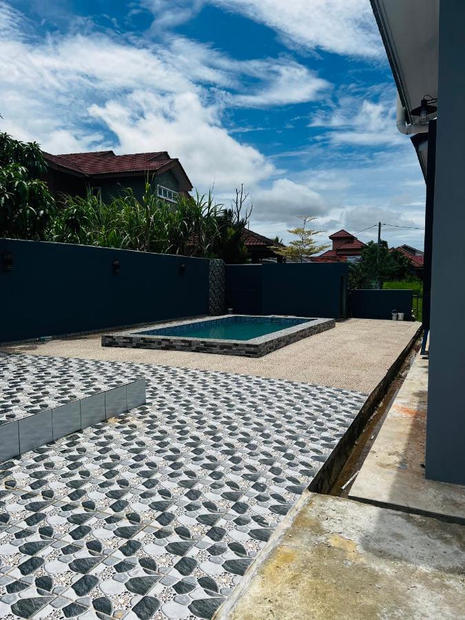 Villa Pool Kepala Batas Kampong Hilir  Kültér fotó