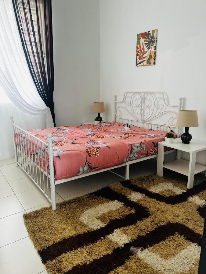 Villa Pool Kepala Batas Kampong Hilir  Kültér fotó