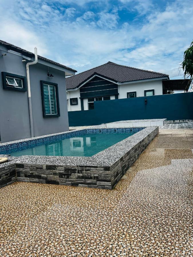 Villa Pool Kepala Batas Kampong Hilir  Kültér fotó