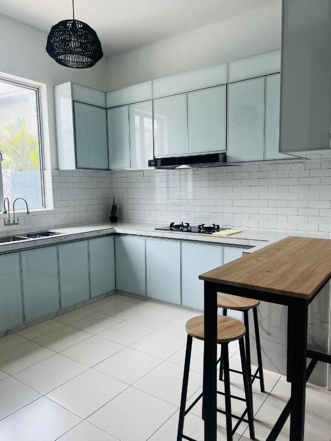 Villa Pool Kepala Batas Kampong Hilir  Kültér fotó