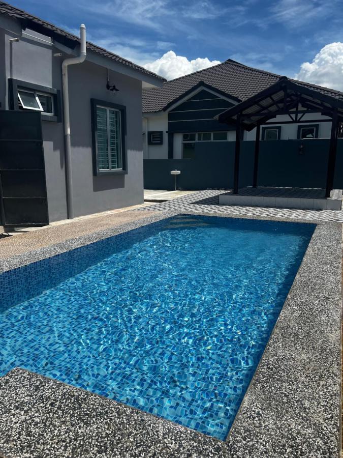Villa Pool Kepala Batas Kampong Hilir  Kültér fotó