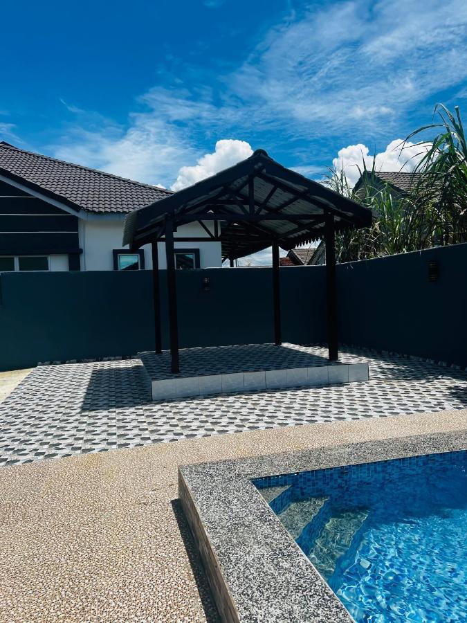 Villa Pool Kepala Batas Kampong Hilir  Kültér fotó