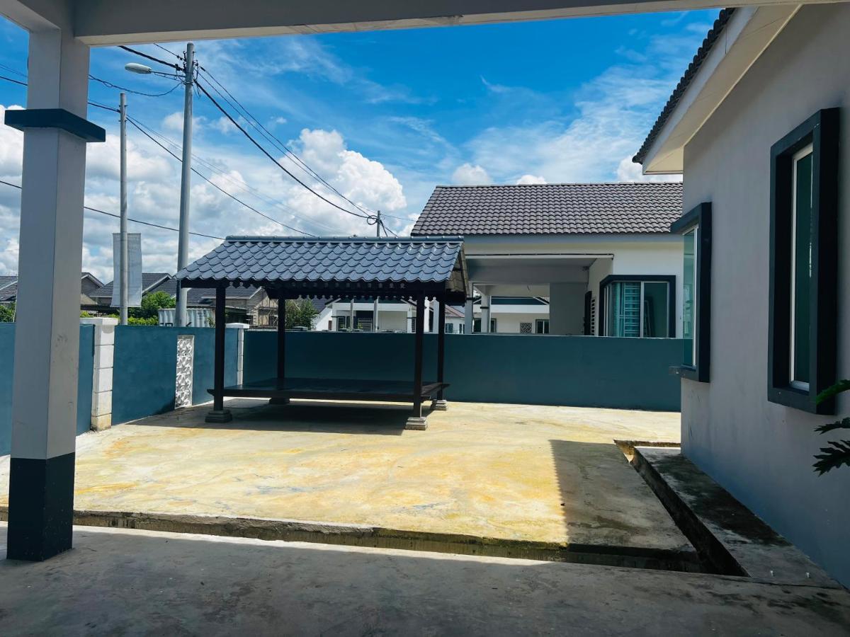 Villa Pool Kepala Batas Kampong Hilir  Kültér fotó